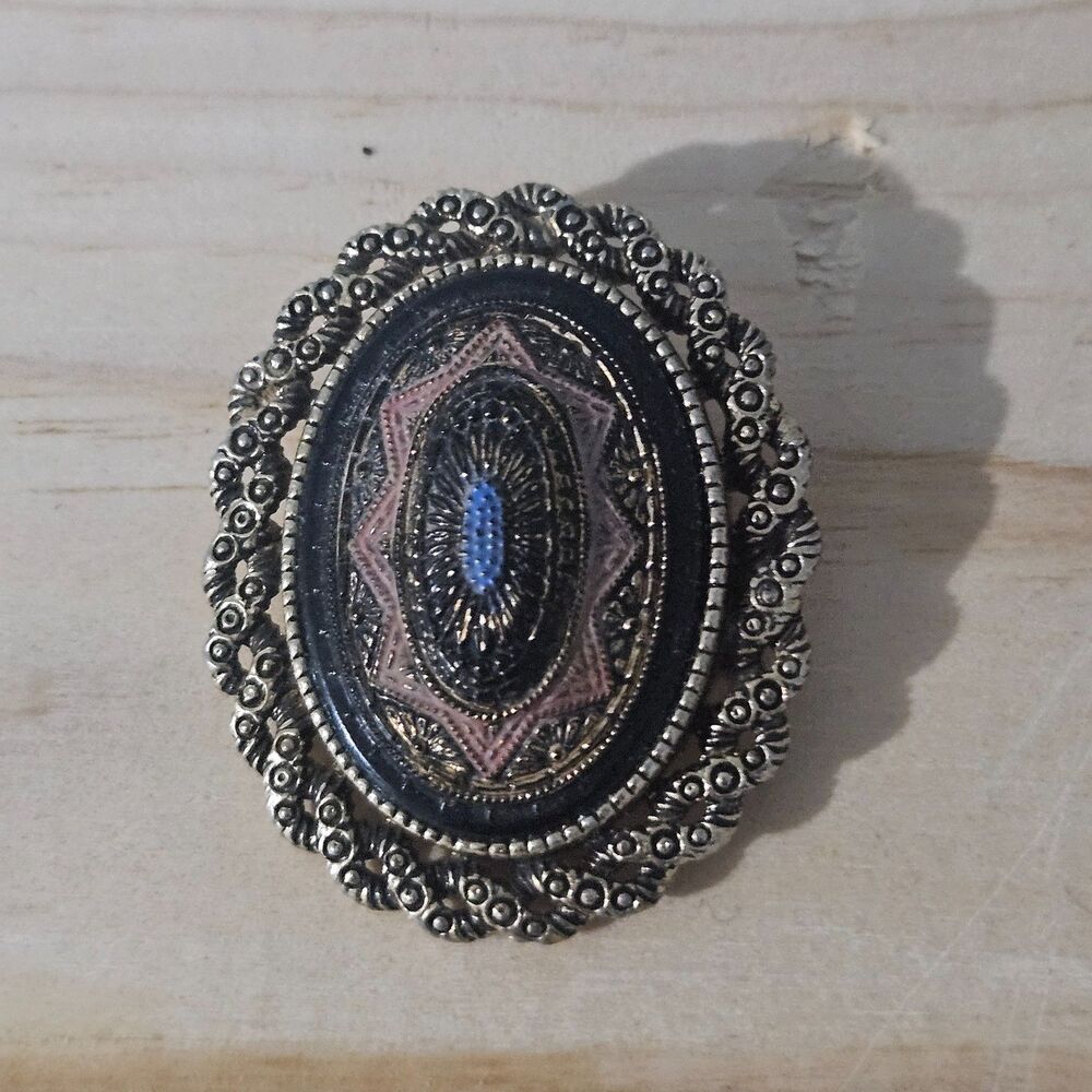 Sarah Coventry Vintage Western Style Brooch 2" x 1.5"